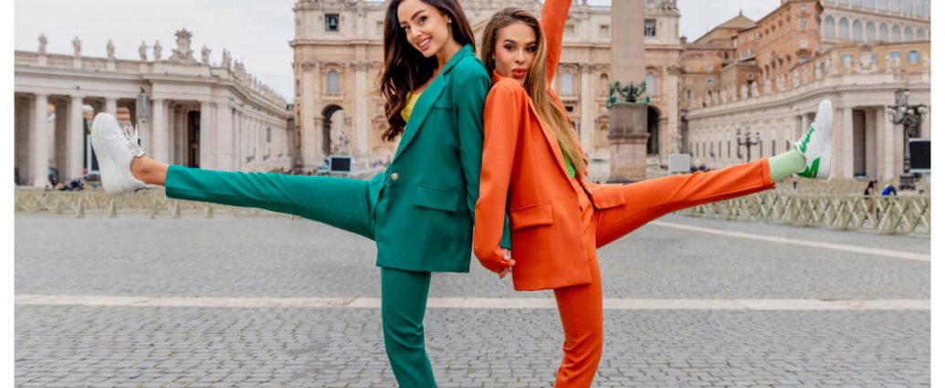 Garnitury damskie ze spodniami w kolorze zielonym i pomarańczowym